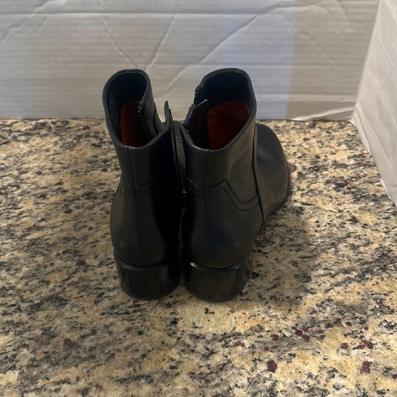 Vionic Kamryn Black Leather Ankle Boots - Picture 5 of 5